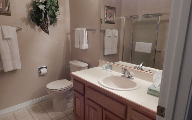 Four Seasons Racquet & Country Club