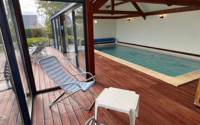 Attractive holiday home in Moëlan-sur-Mer with garden