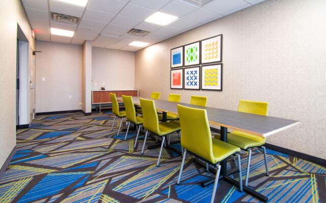 Holiday Inn Express & Suites Indianapolis Northwest by IHG