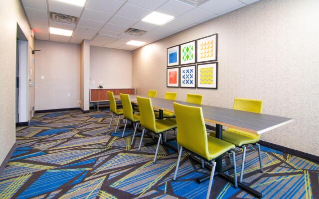 Holiday Inn Express & Suites Indianapolis Northwest, an IHG Hotel