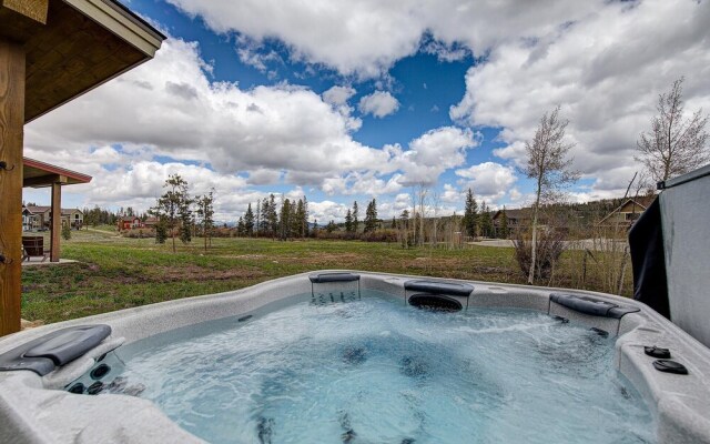 Mountain Getaway Stunning Views HOT TUB