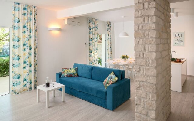 Luxury apartment with private pool Queen Helena