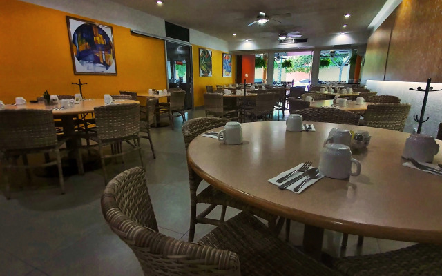 Azteca Inn
