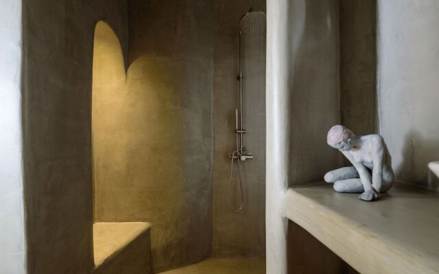 Oia Treasures Art Suites