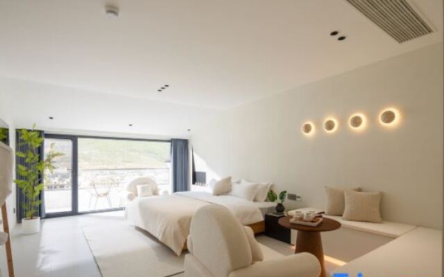 Three Lives and One Residence in Huangling, (Huangling Scenic Area Store)