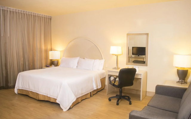 Holiday Inn Express Monterrey Galerias by IHG