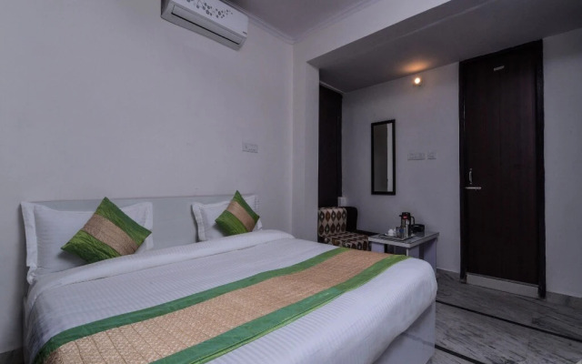 Golden Plaza By OYO Rooms