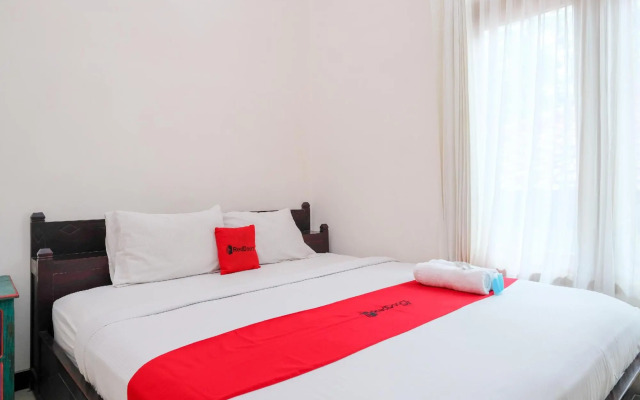 Hotel Savitri Country
