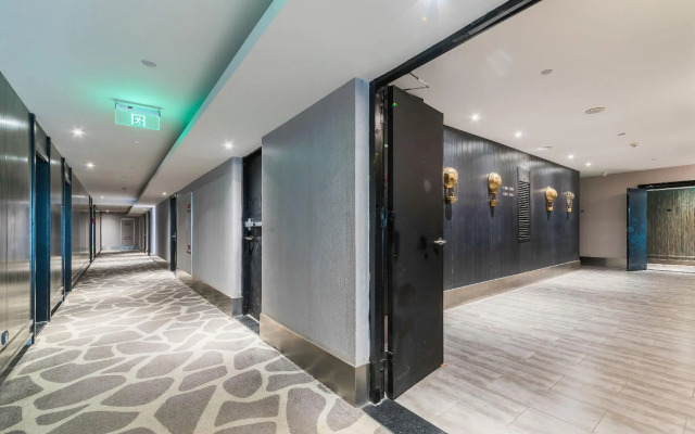 Orange Hotel Select