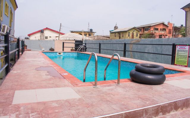 Adesuwa Royal Guest House Ketu
