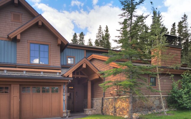 2br 2ba Winter  Walk To Historic Downtown + Gondola 2 Bedroom Townhouse by RedAwning