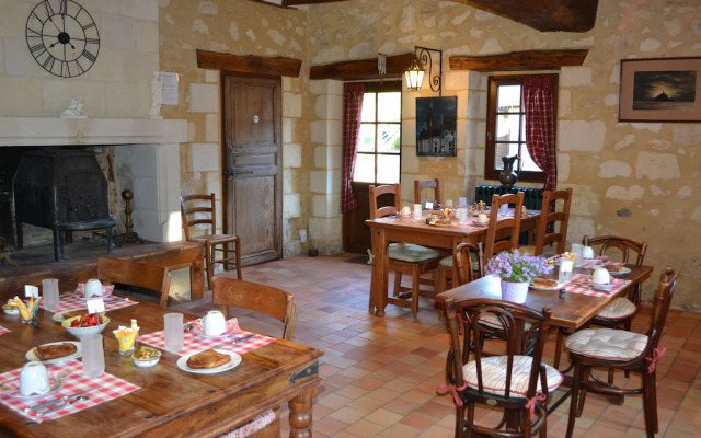 Cozy Holiday Home in Brion with Swimming Pool