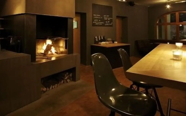 Arena Lodge