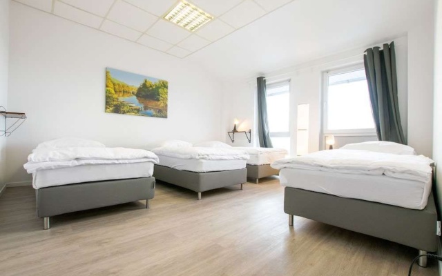 Airport 3 Room Apartment