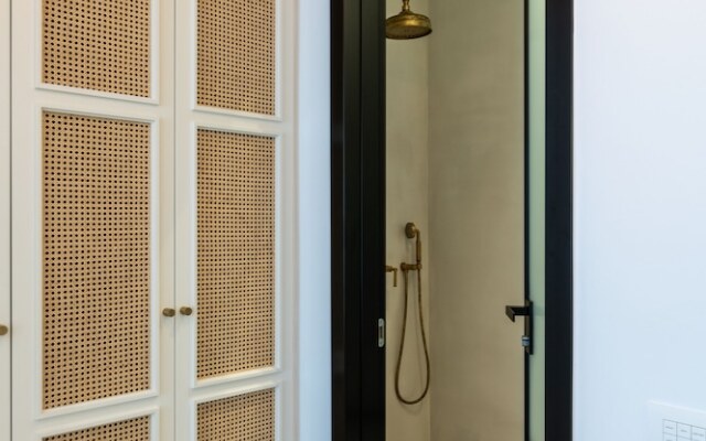 Bonzoe Suites & Villas