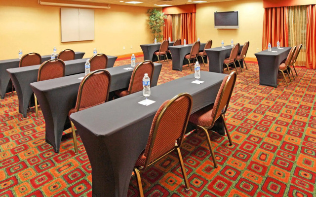 Holiday Inn Express Suites South - Tyler by IHG