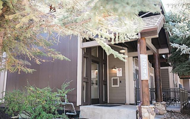 Prospector Studio by Casago