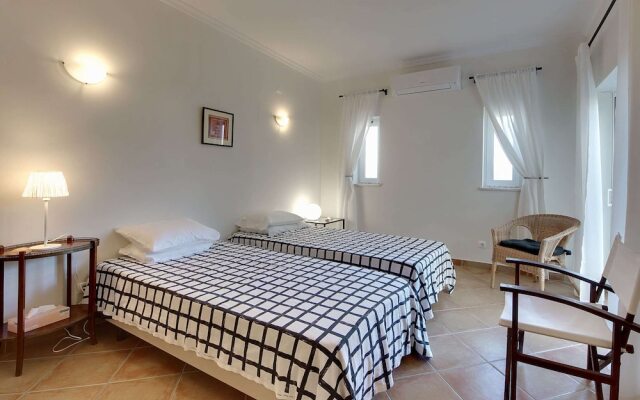 Villa in Carvoeiro With Swimming Pool