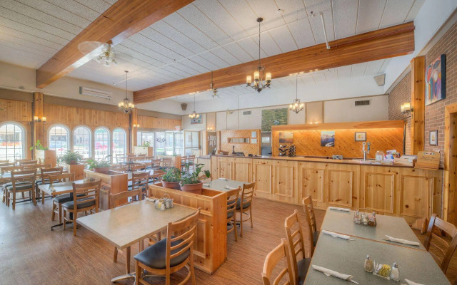 Claymore inn & Suites