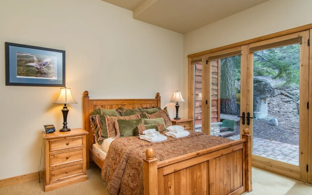 Extravagant Mountain Lodge at Heavenly by RedAwning