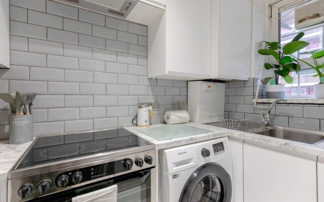 Central & Stylish 1BD Flat - 8mins to Greenwich!