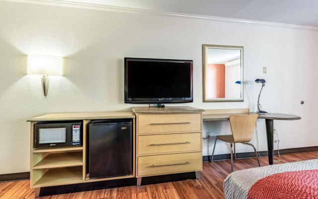 Motel 6 Gatlinburg, TN - Smoky Mountains