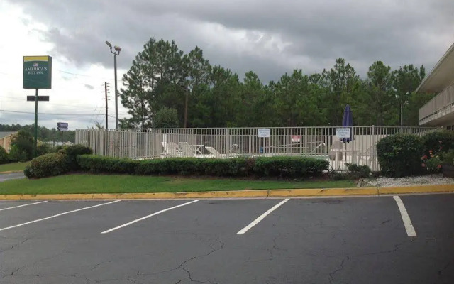 Americas Best Inn - Macon