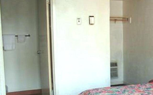 Fountain Inn & Suites