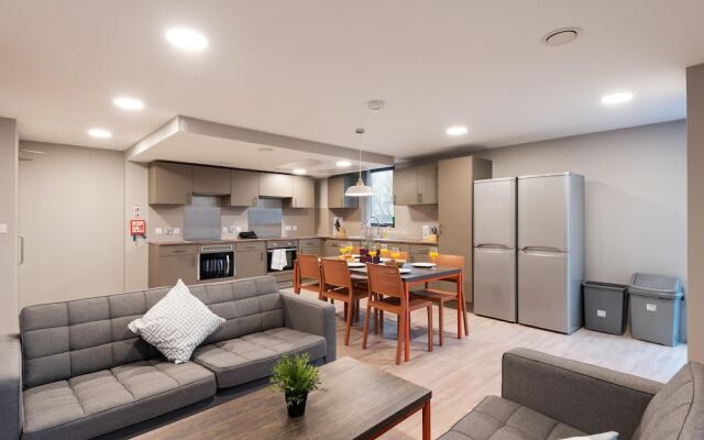Fab 6br Apt Perfect for Sightseeing Sleeps 6