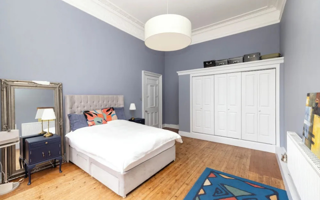 Spacious 2-Bedroom Ground Floor Flat