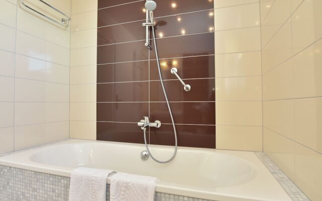 Swanky Villa in Makarska With Sauna, Jacuzzi & Mountain Views