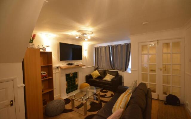 Five bedroom Townhouse Near Excel Exhibition Centre