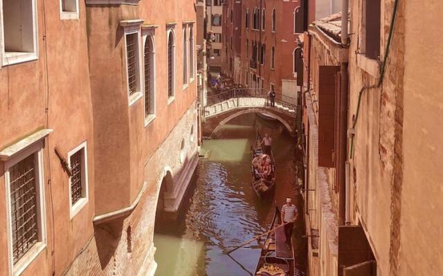 Canal View San Marco Luxury Rooms