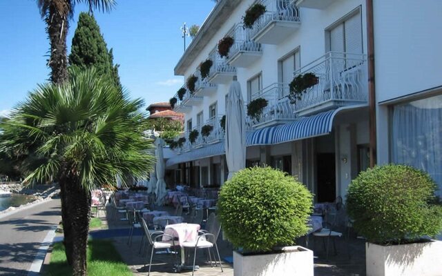 Hotel Excelsior Bay