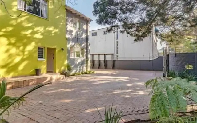 Silver Oaks Boutique Hotel