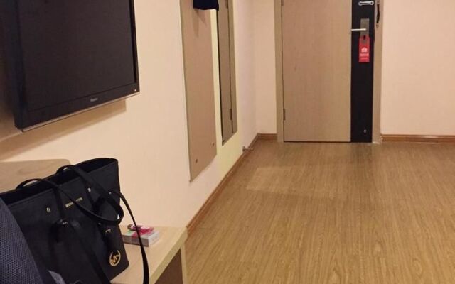 Homeinn Ease Hotel (Qingdao Binhai College Qingda Affiliated Hospital)