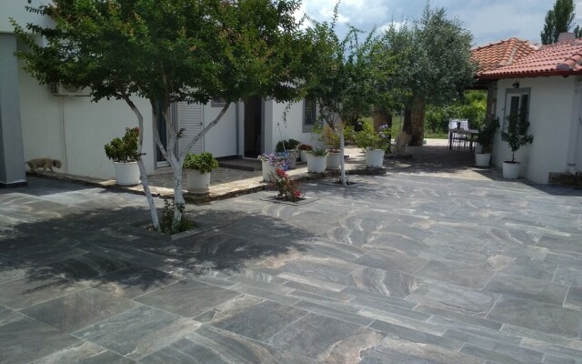 Zephyros Family Apartments