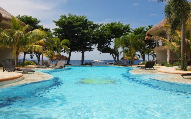 Pura Vida Beach & Dive Resort