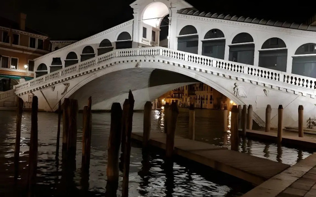 Friendly Venice Suites