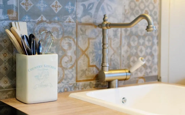 The Beach House - Studios & Suites