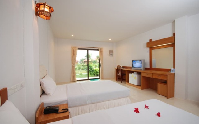 Golden Cliff Beach Resort (SHA Extra Plus)