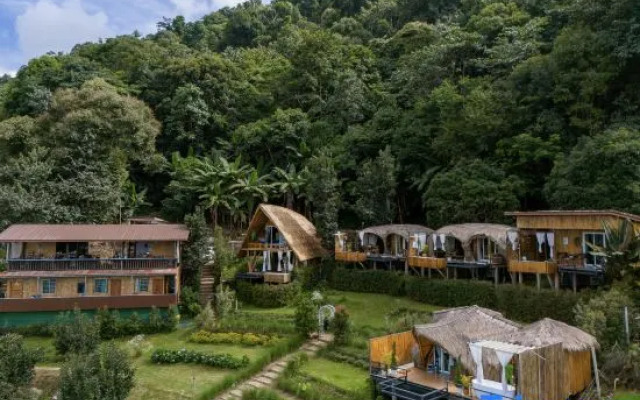 Dao Bon Din  Camping