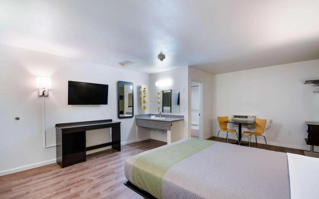 Motel 6 Burlington, WA