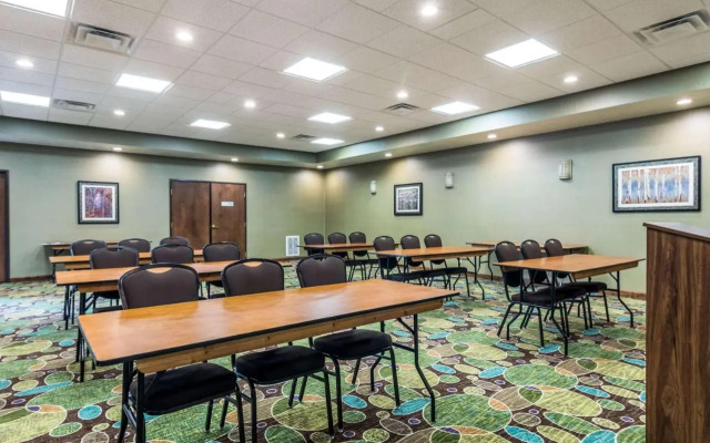 Holiday Inn Exp Stes Hannibal