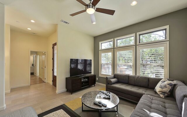 Stylish 3BR in Austin by RedAwning