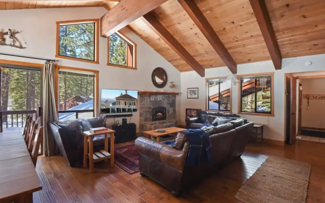 Northstar Treehouse Chic 4BR House Forest View