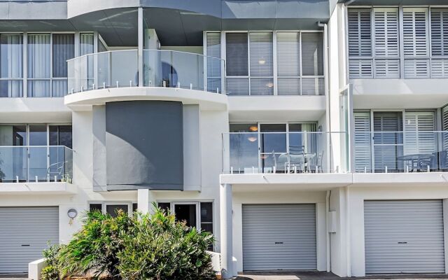 Cirrus, 6/44 Marine Drive