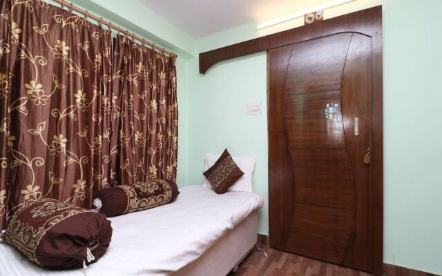 OYO 14125 Home Hill View 2BHK Clock Tower