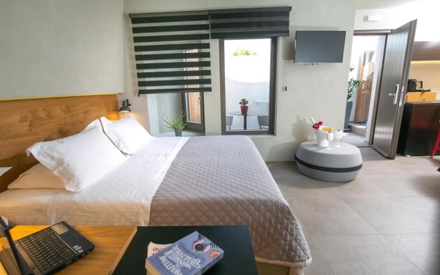 Marquise Suites - Adults Only