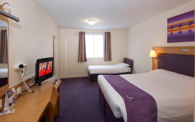 Premier Inn London Gatwick Airport A23 - Image 3